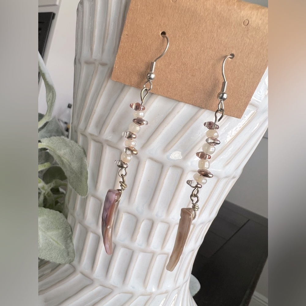 Cute beaded dangle earrings NWT